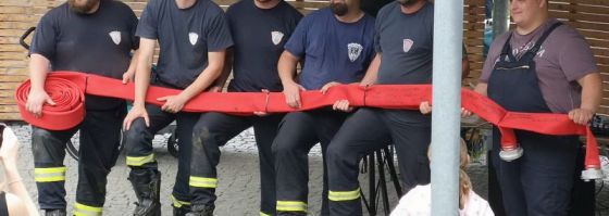 Grünbacher Feuerwehr gewinnt das 3. B-Schlauch-Ziehen in Falkenstein
